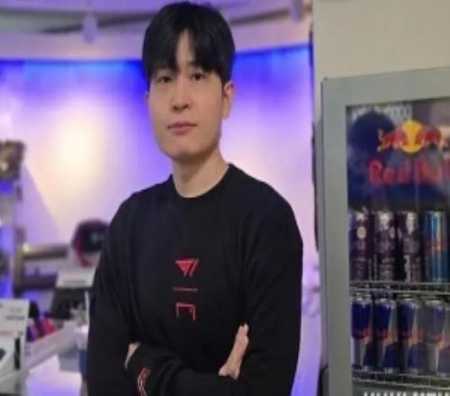 Tom：面对iG没什么压力也并不紧张，对相赫的表现充满期待