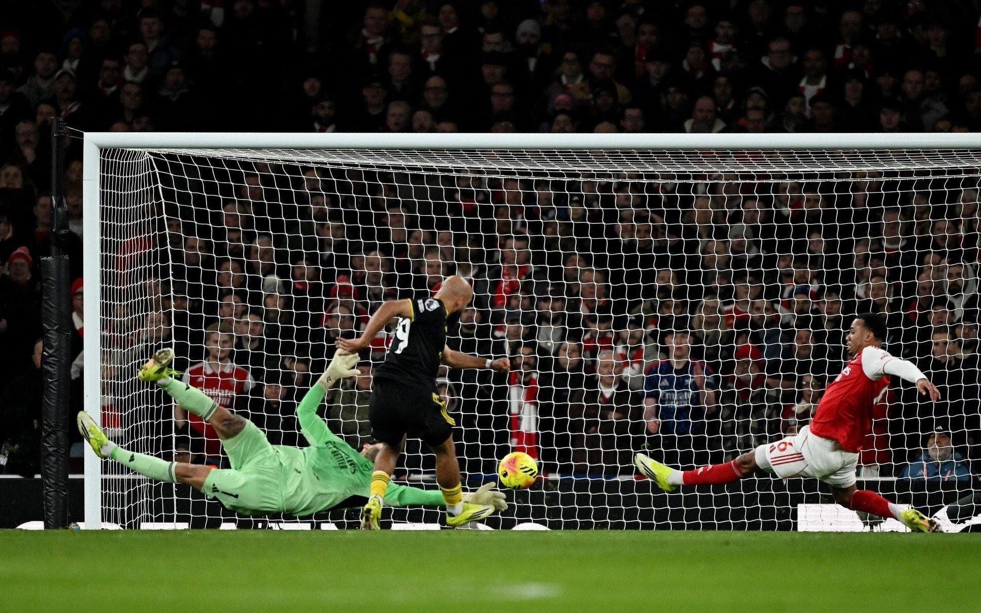 关键，姆伯莫本赛季8粒英超进球有6球扳平比分或取得领先