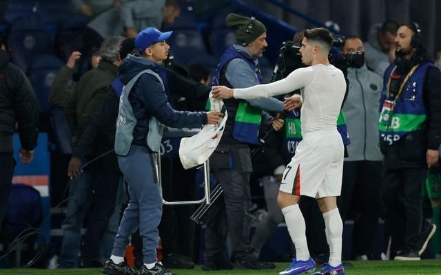 切尔西25惨败巴黎！内托怒推球童引冲