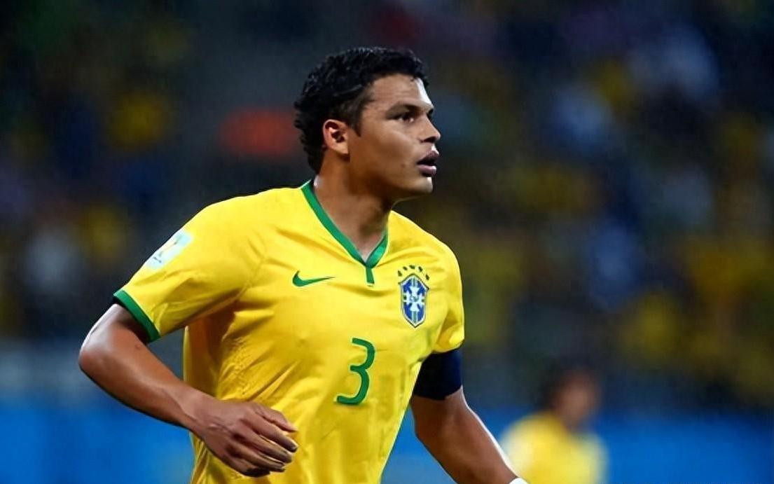 足坛奇景！巴西巨星太自律：41岁重返欧洲豪门踢球！比主帅大5岁