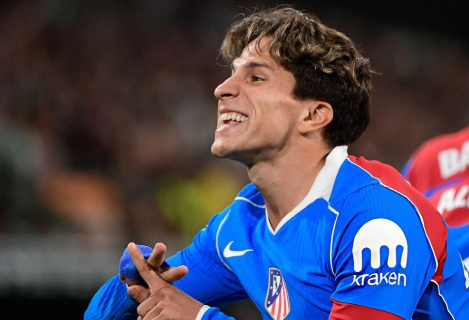 小西蒙尼轰入世界波+全场最佳!另一镜头显示:他与小蜘蛛很默契