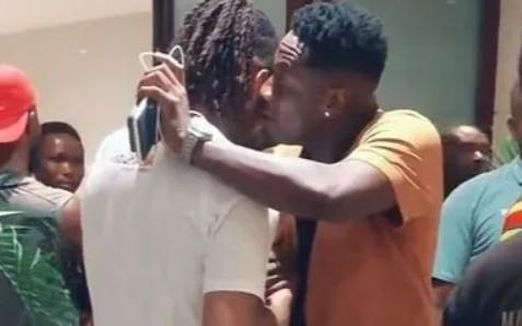 太阳报:加纳传奇吉安常看塞门约的比赛视频,并给他提出建议