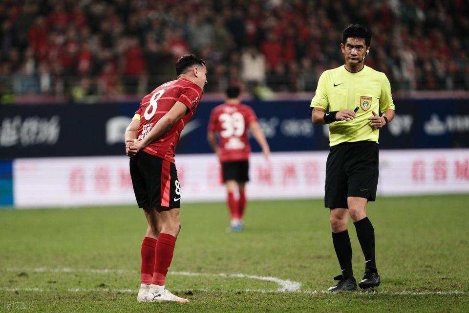裁判毁掉中超争冠希望足协官宣蓉城