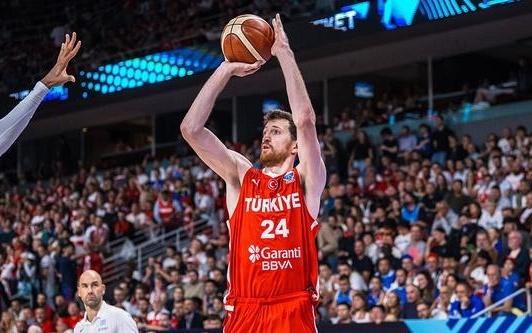 阿塔曼：奥斯马尼防字母哥效果很棒会有NBA球队愿意给他合同