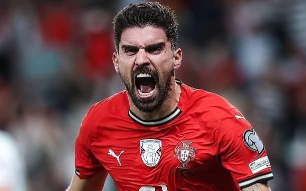 罗马诺：曼联已与内维斯的经纪人交谈