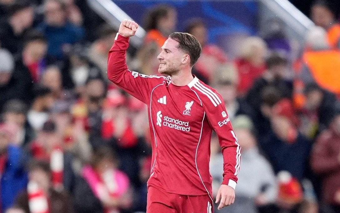 又是首开记录，麦卡在欧冠最近两球都