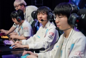 又双叒叕回来了!BLG以6胜0负小分+9反超TES成为登峰组第一!