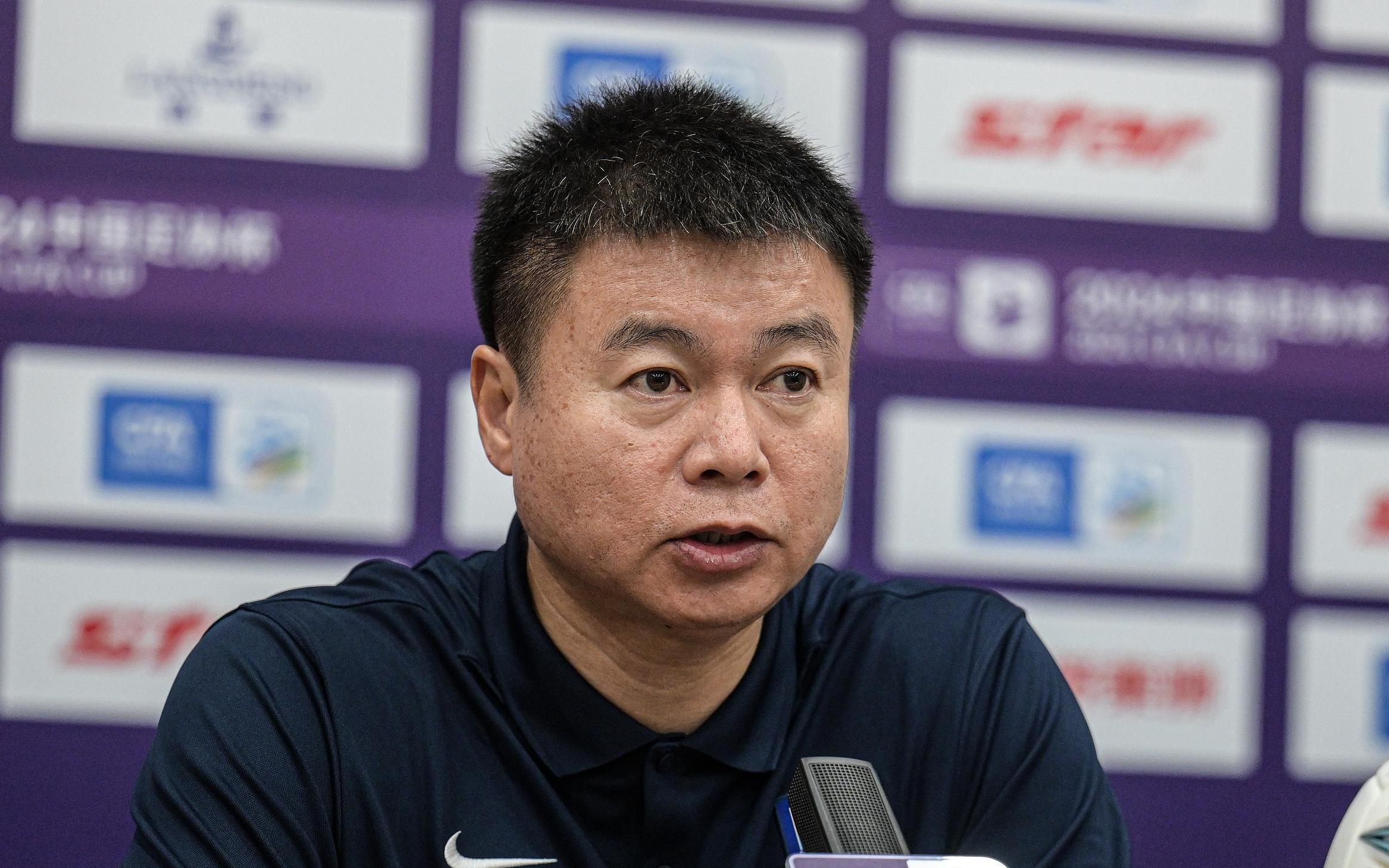 于根伟:我们的球员有望获得个人奖项巴顿在训练中再次受伤