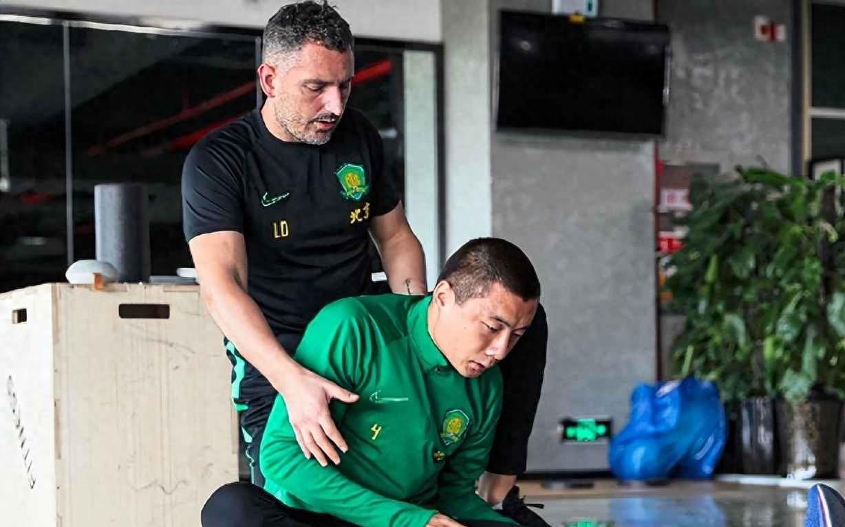 堪比施密特！国安新帅即将到位，教练团