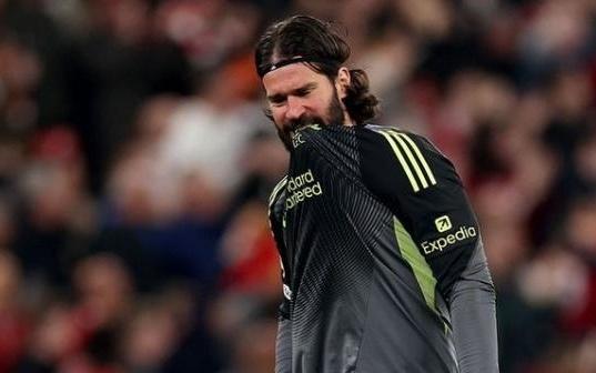 阿利松回应伤病关切：正在努力康复，以