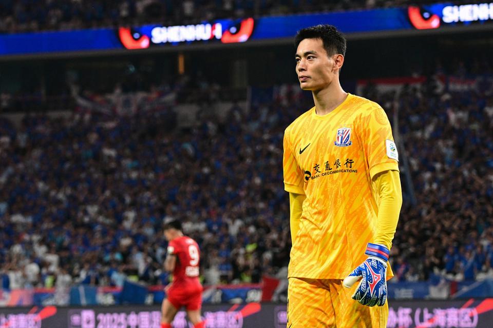 缺席训练！曝25岁主力门将遭申花“三停”，上轮中超赛后通宵泡吧