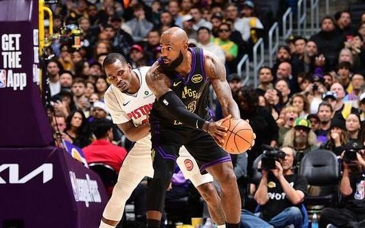 詹姆斯：教练安排我多打无球如有需要我也能持球