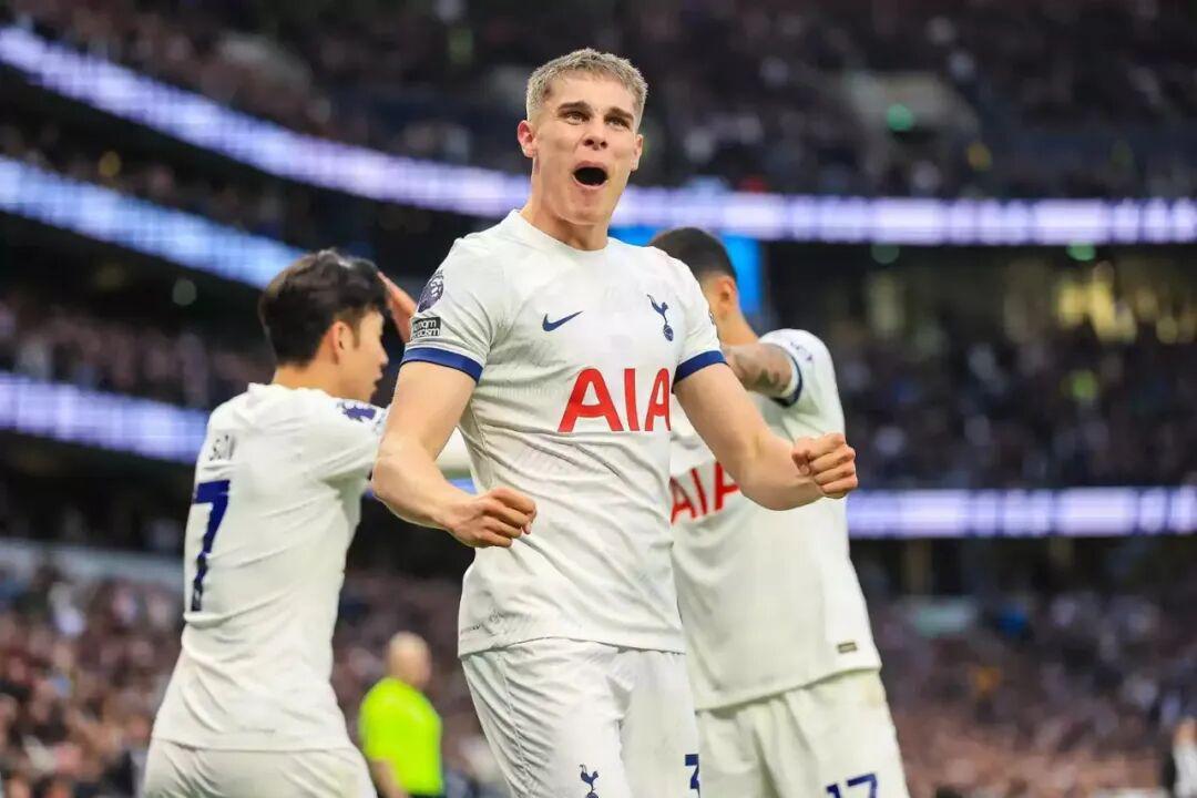 皇马防线告急！英超两大顶级中卫进入