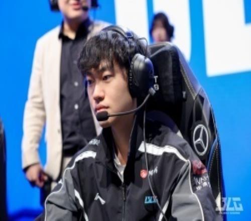 Knight赛后更博：谢谢大家一整年的付出，lpl加油拿个冠军吧