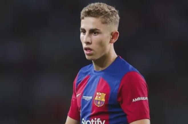 欺软怕硬！两名球员同场比赛都被换下，巴萨教练的回应却大不一样