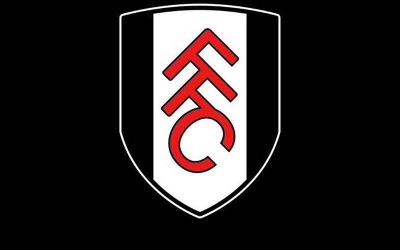 英国警方：一男子因在网上种族歧视富