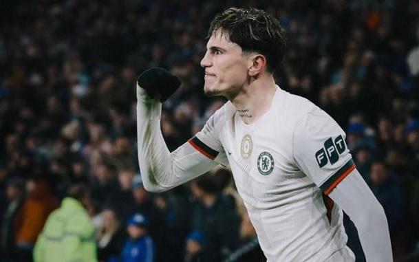 替补出场梅开二度，加纳乔当选与卡迪