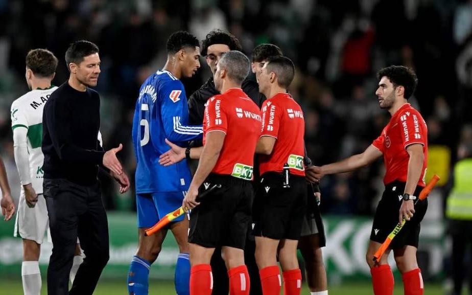 阿斯：皇马高层关注到教练组和球员脱