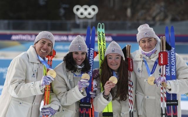 冬季两项开赛，法国队摘得男女混合接力金牌