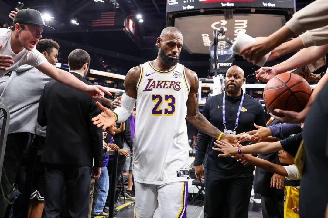 单场4扣篮！詹姆斯越打越好，湖人还需如何调整