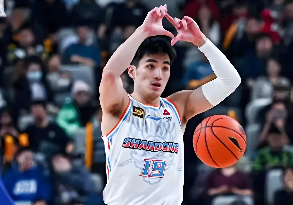 赢首钢2分！山东有一个人却笑不起来，连续失误，差点葬送胜利