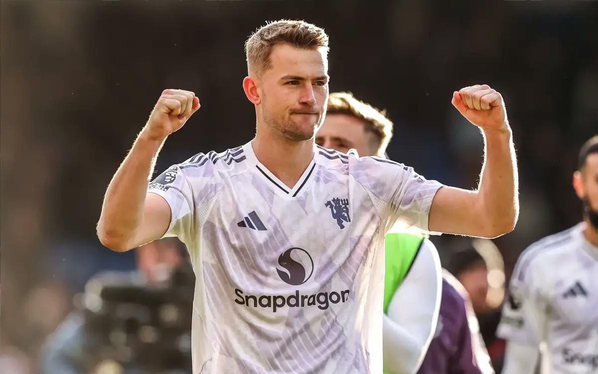 记者：德利赫特在预计复出日仍感到疼