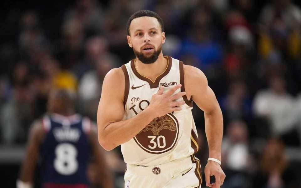 库里时隔近5年再次被罚下：连中三分无奈6犯科尔也被驱逐太惨