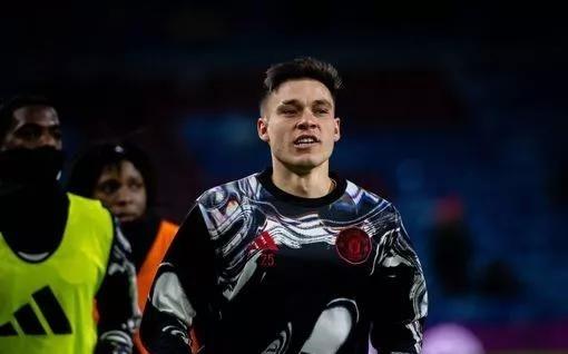 土媒：加拉塔萨雷在与曼联谈乌加特，形