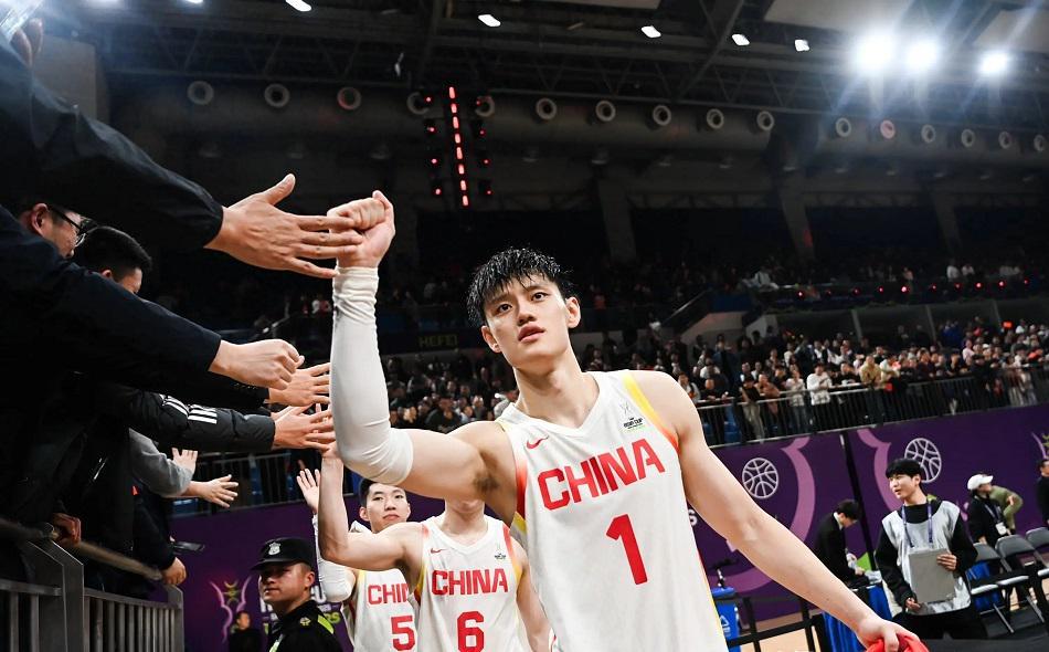 男篮大名单正式公布：CBA当红新星，郭