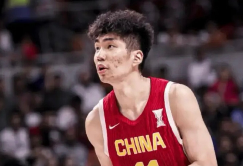 余嘉豪晒照抵达北京+将再飞冲绳媒