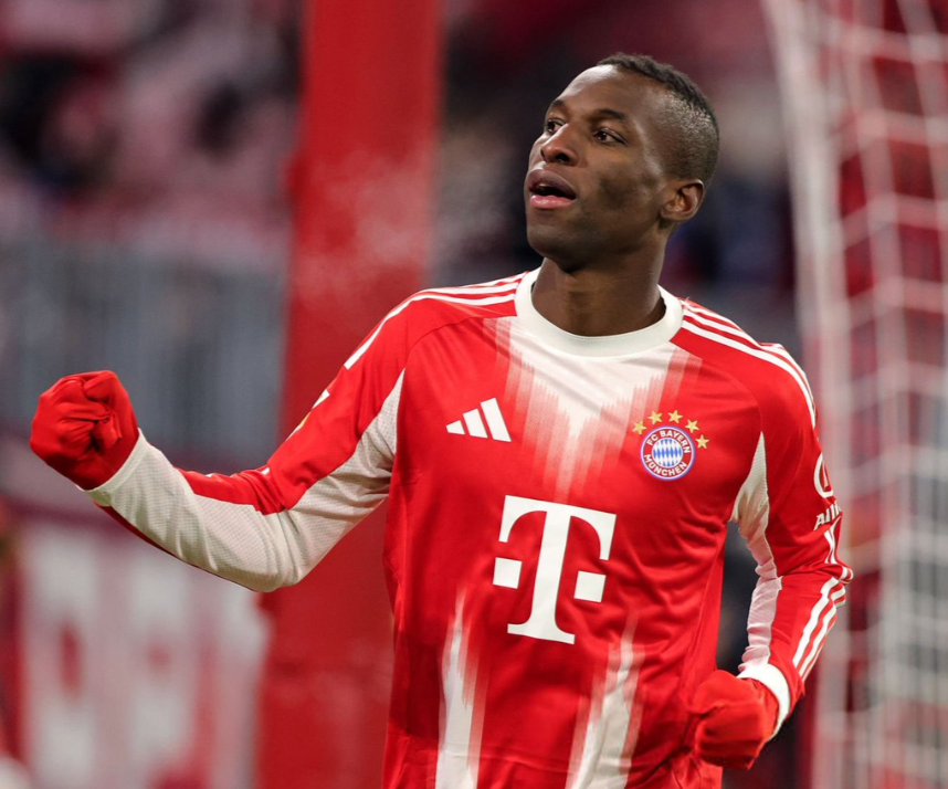 太残暴了！杰克逊蹬踏对手脚踝直红，球