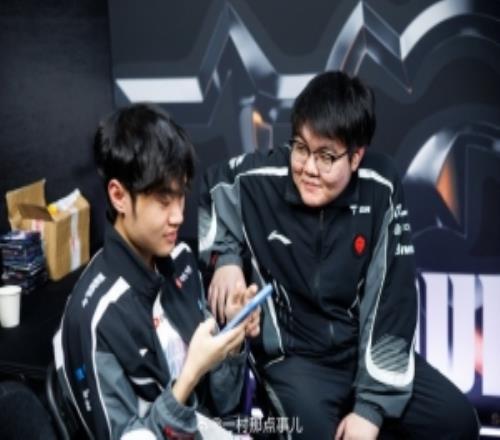 摄影师一村分享knight和369互动：Afterthematch