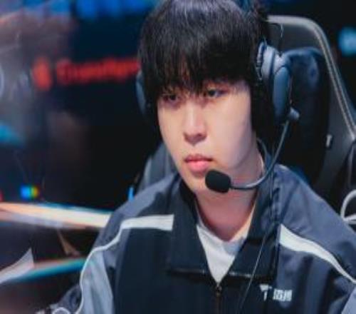 你就是这样突破！Kanavi此前表示想突破四强进决赛拿冠军结果拉个大的