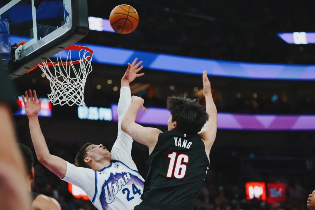 2分2犯规！沦为第四中锋！开拓者正式弃用杨瀚森