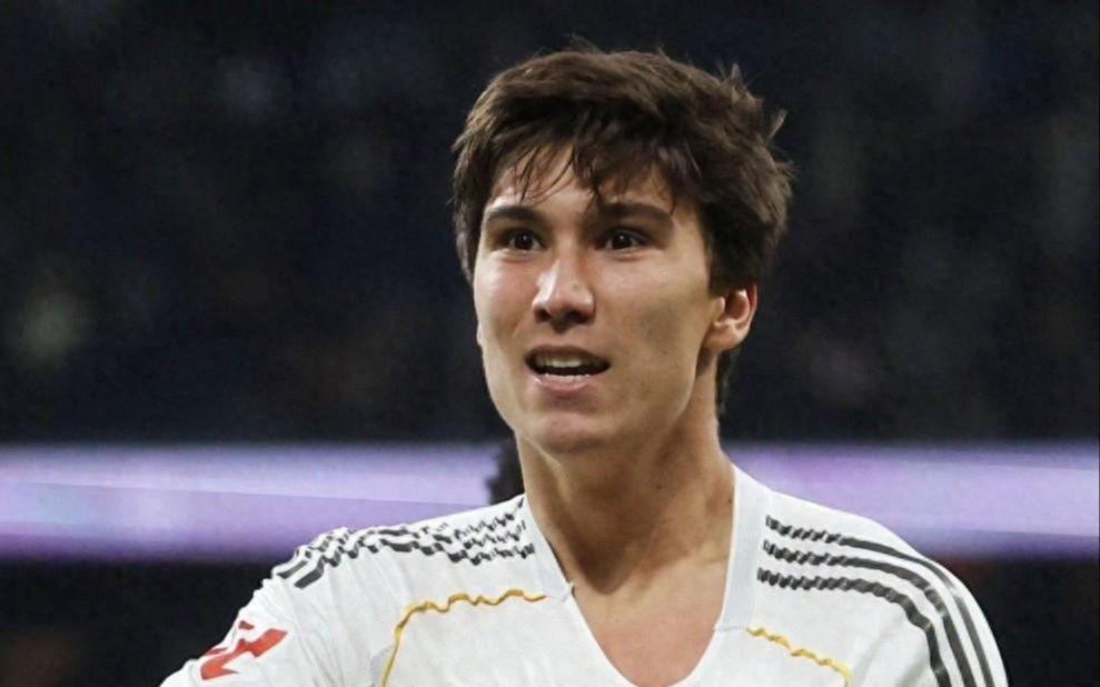 西甲：21岁新星上演帽子戏法，复刻皇马