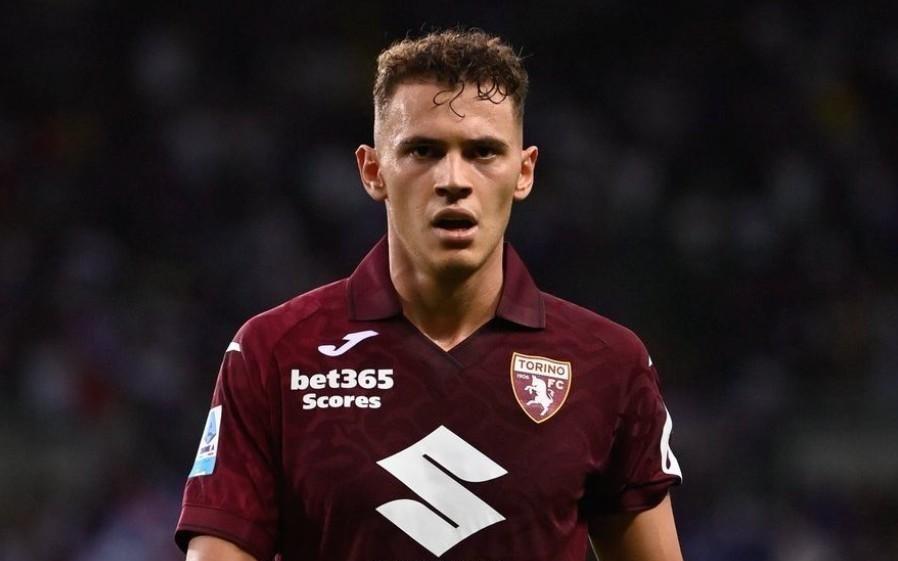 斯基拉：卡利亚里询问了国米外租中场阿斯拉尼的转会可能