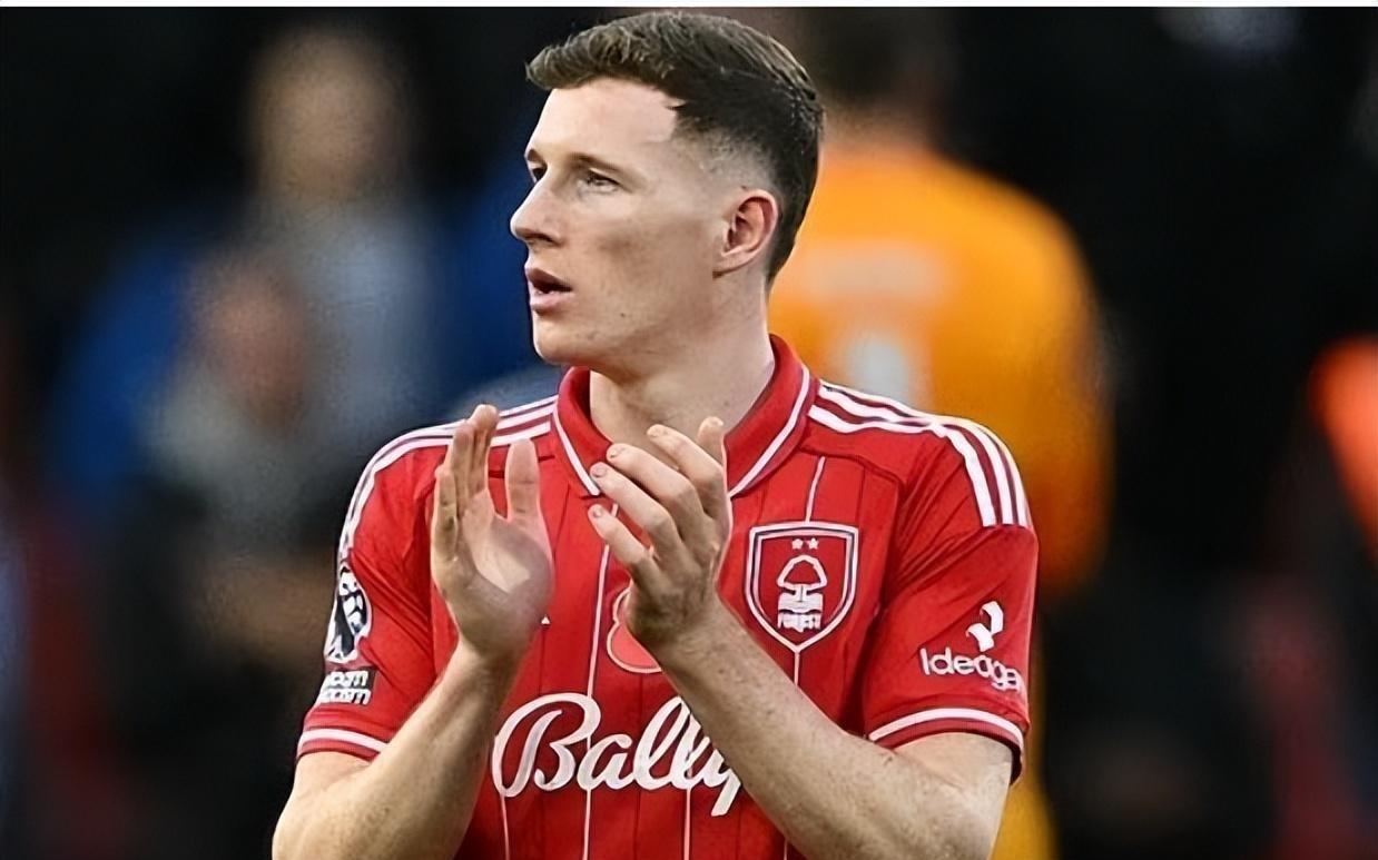 曼城看上23岁英格兰中场天才开价80