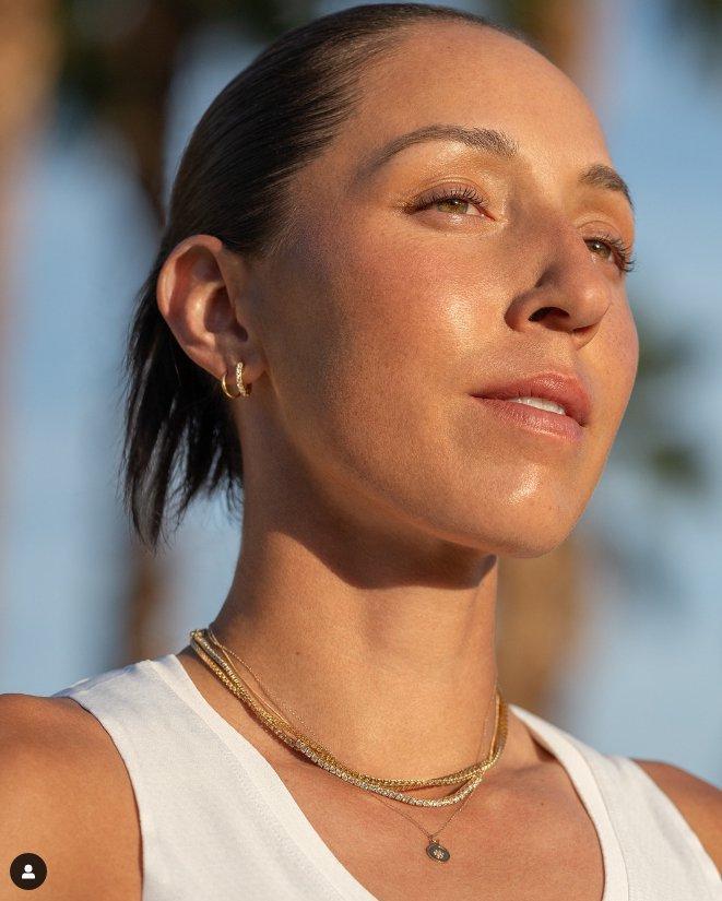 佩古拉称硬地实力前三发问为何拿不到大满贯，小威复出能夺冠