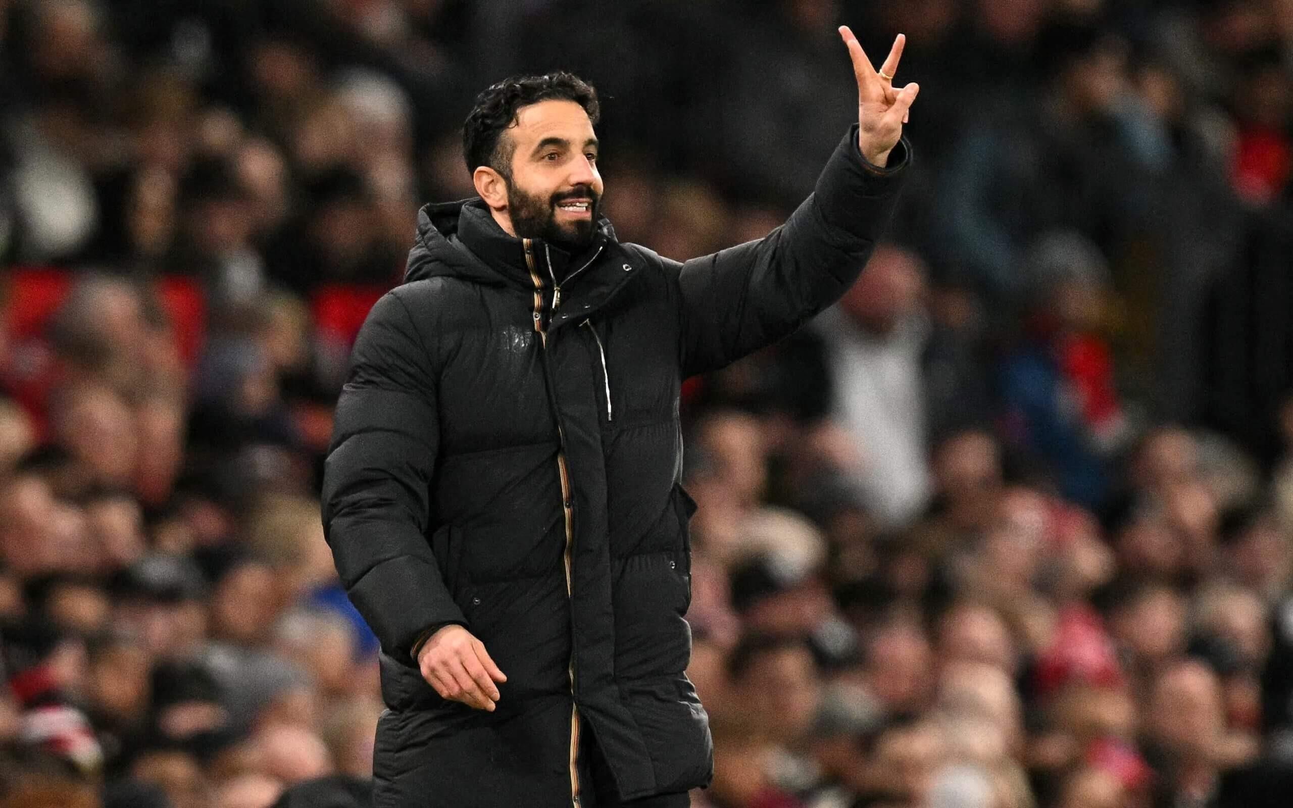 TA：阿莫林保守换人再酿苦果，曼联领先