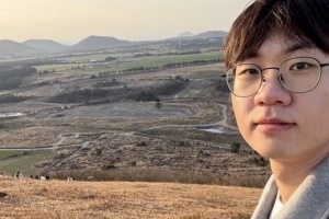 悠闲自在，T1上单Doran更新社媒动态分享自拍照