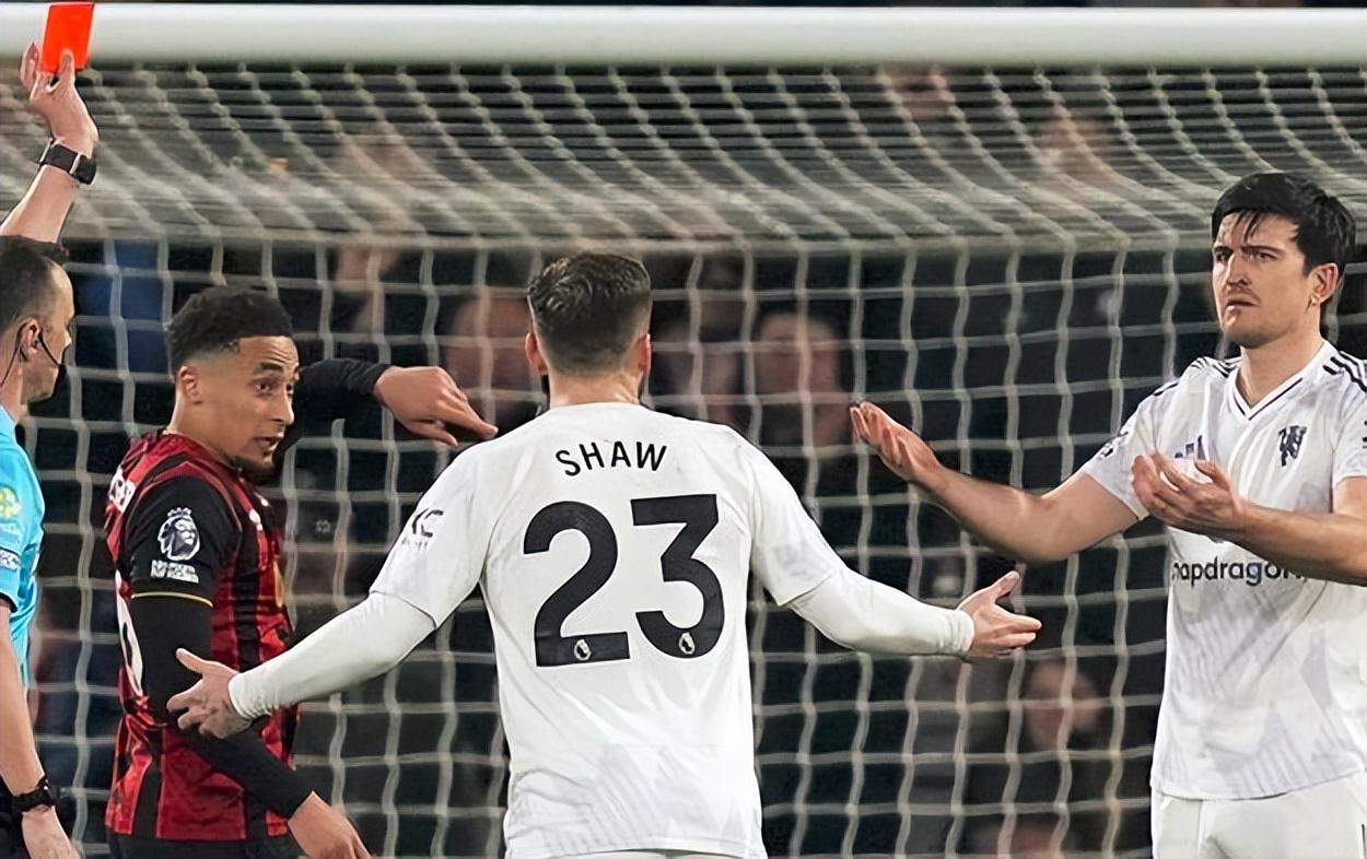 曼联点球被黑阿马德禁区被拽视而不