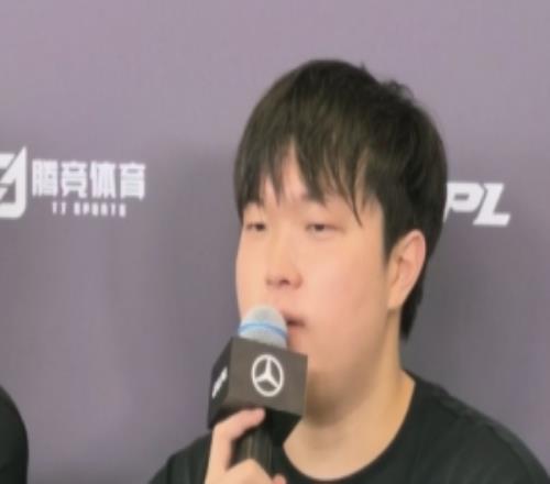 唯一的当然有含金量!Bin:LPL第一个年度总冠军很有含金量