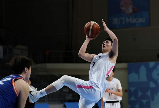 尽力！18岁李悦洲全运场均42.3分仍无缘奖牌，瘫坐在地情绪沉重