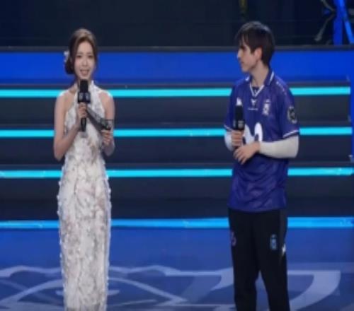 想捏软柿子MKOI打野ELyoya：即使和T1相比也更想遇到BLG