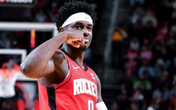 对独行侠，申京伤退！火箭变阵，11人轮换出炉，底薪组合重回轮换