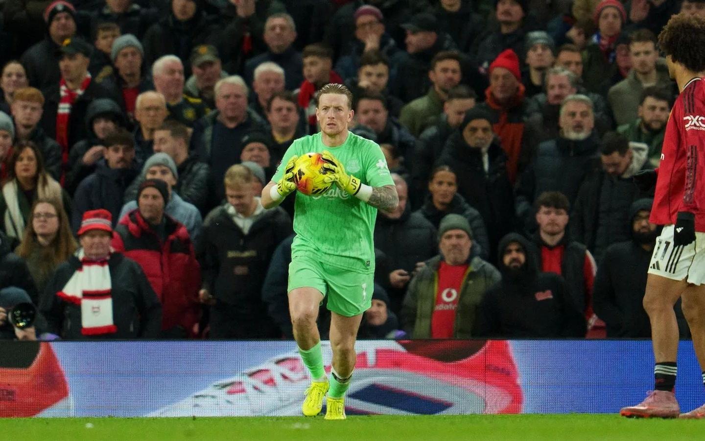 皮克福德：客场赢曼联并不容易，训练中