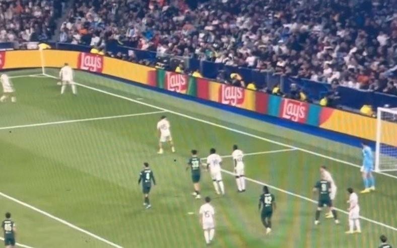 这你能防住多库曾在转播镜头中消失