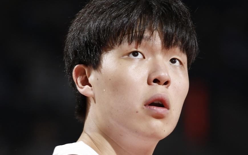 周琦拿钱真办事，打爆北京看出他和杨瀚森差距！对小杨期待别太高