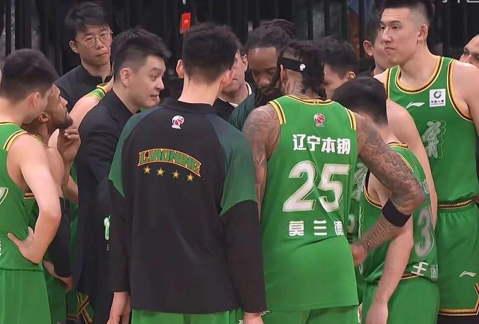 辽宁男篮26分惨败，全场被上海男篮压制，张陈治锋15+7张镇麟16分