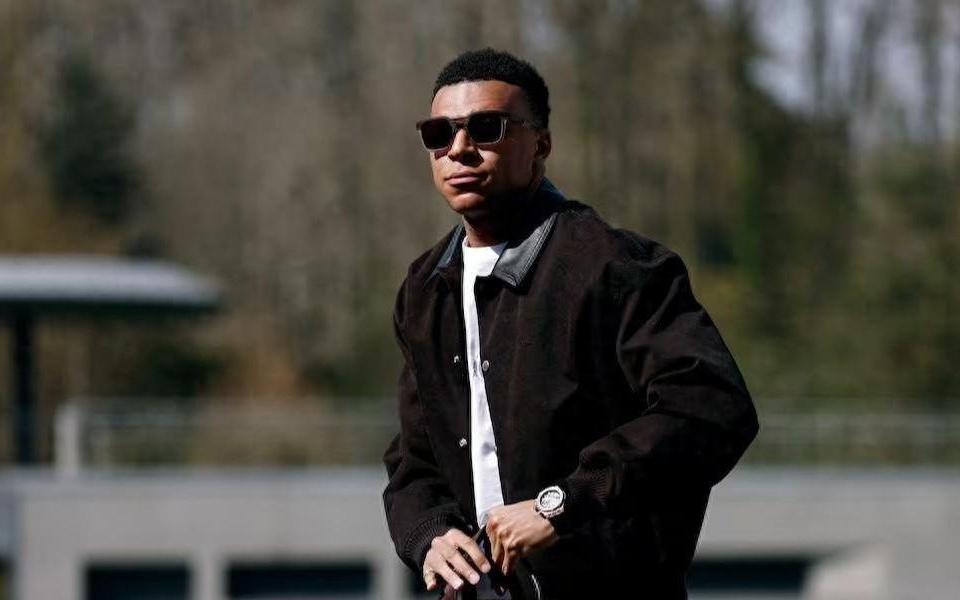 姆巴佩强硬辟谣膝伤传闻：全是假话！已